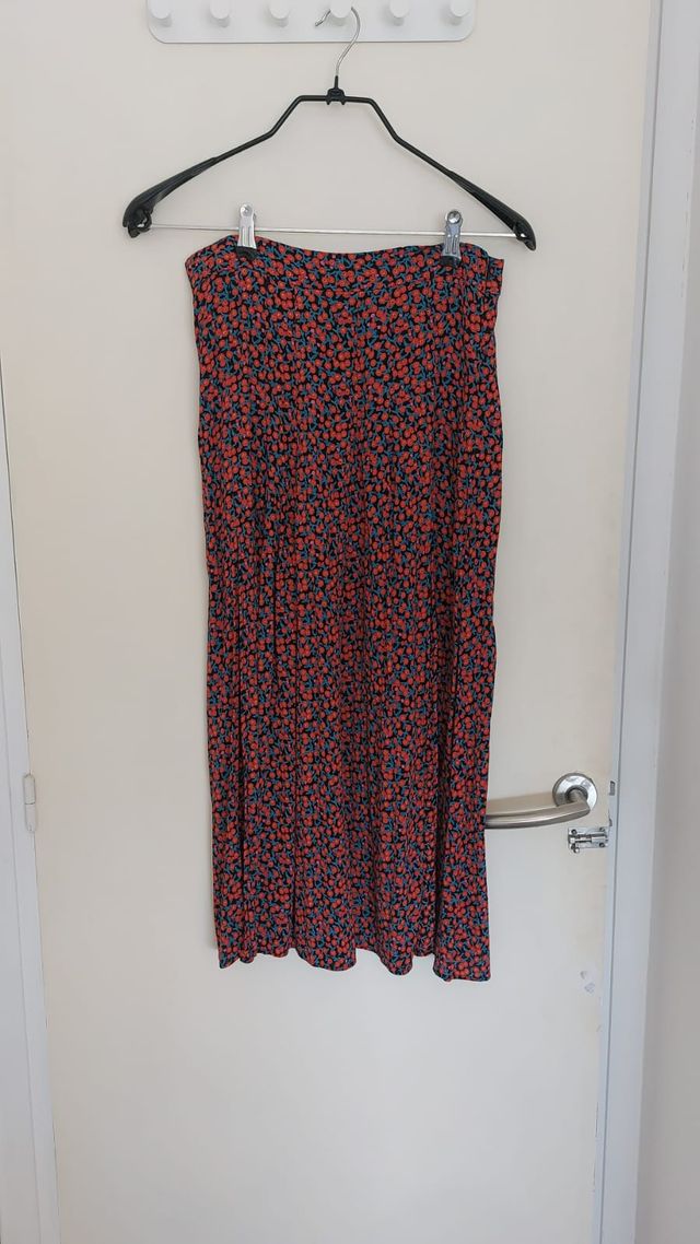 Falda midi floral roja