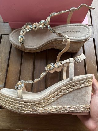 Cuñas Alma en Pena beige talla 41