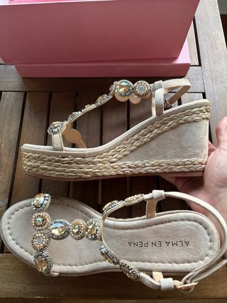 Cuñas Alma en Pena beige talla 41