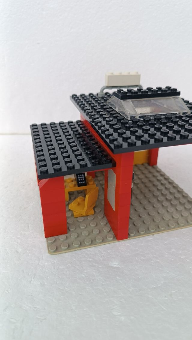 Lego Classic Town 6369 garage anno 1985