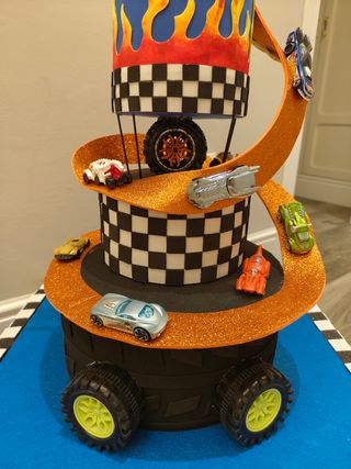 Tarta Hot Wheels 5 años con luces led


