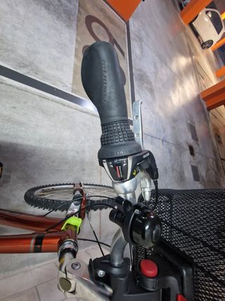 Bicicleta trekking Specialized
