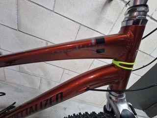 Bicicleta trekking Specialized