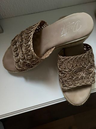 Sandalias cuña beige talla 38
