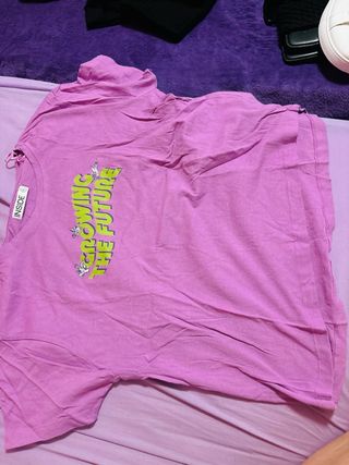 camiseta estamoada morada talla XL marca Inside