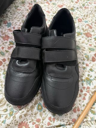 Zapatos escolares negros velcro
