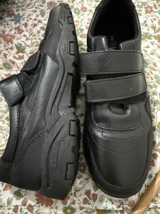 Zapatos escolares negros velcro