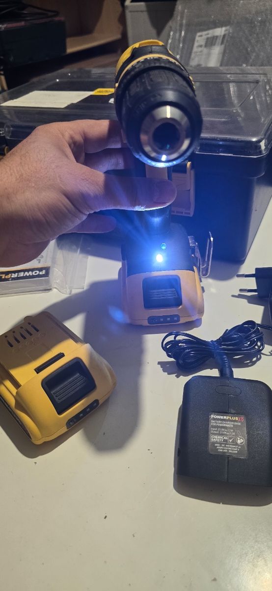 Taladro percutor Powerplus 20V