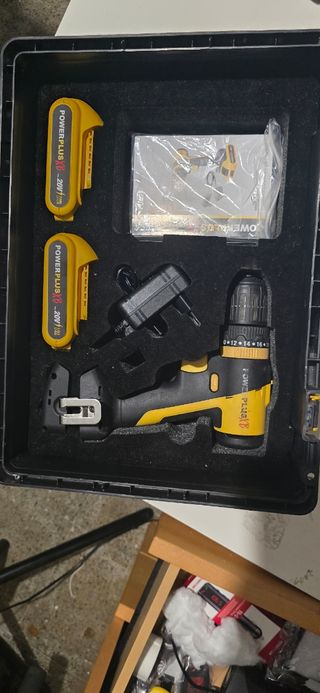 Taladro percutor Powerplus 20V