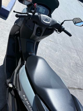 Yamaha NMAX 2024: Moto Scooter