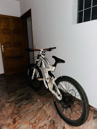 Bicicleta descenso SCOTT