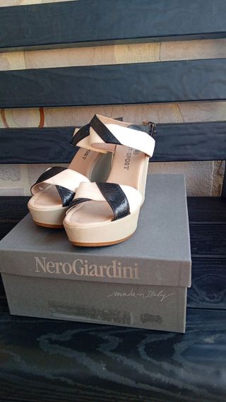 Janet &Janet  - Sandalo Zeppa Bianco/Nero