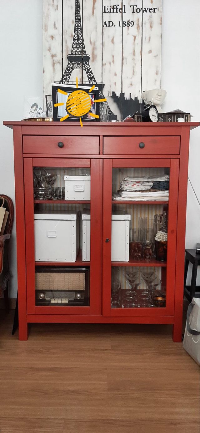 Vitrina IKEA vermelha Hemnes