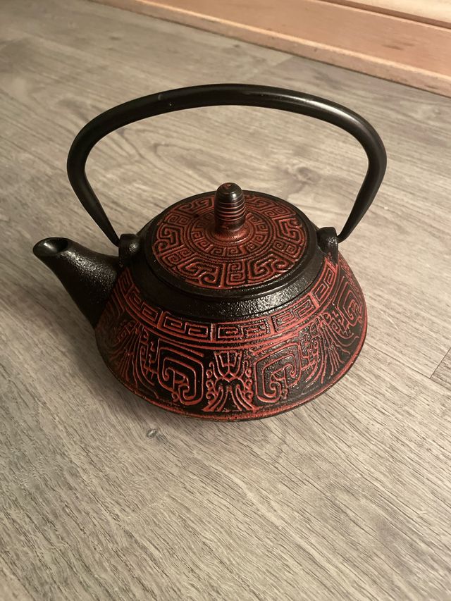 Teiera Ibibi in ghisa rossa