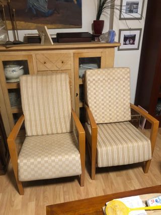 2 sillones madera beige