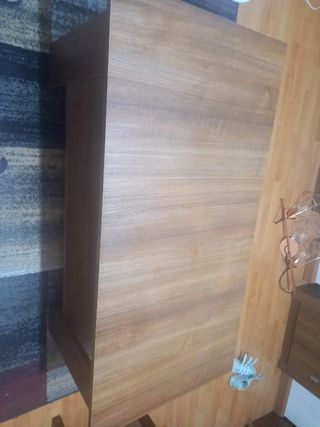 Mesa elevable madera marrón