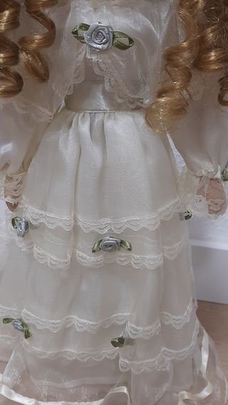 Muñeca porcelana comunión o novia precio 35e.