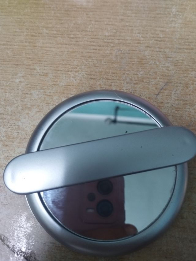 Espejo de mano plateado