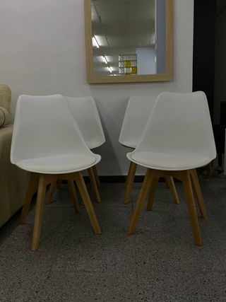 SILLAS NORDICAS ACOLCHADAS BLANCA NUEVAS