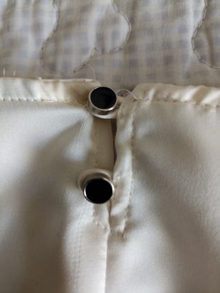 Blusa beige c/cinturón negro

