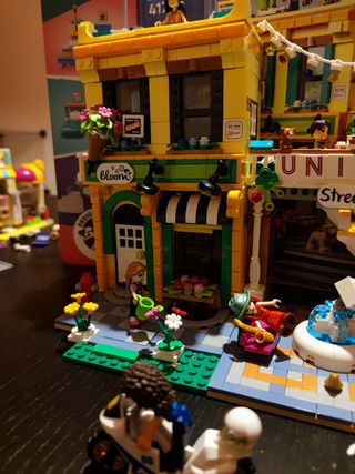 LEGO Friends 41732: Floristería y Tienda de diseño