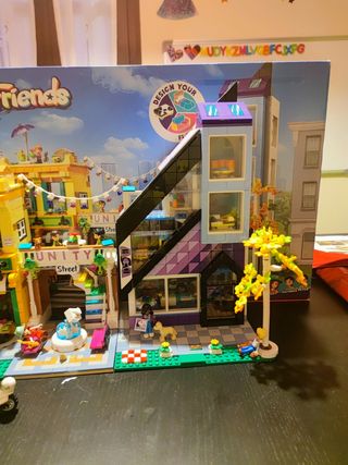 LEGO Friends 41732: Floristería y Tienda de diseño