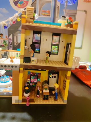 LEGO Friends 41732: Floristería y Tienda de diseño
