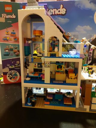 LEGO Friends 41732: Floristería y Tienda de diseño