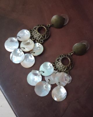 Pendientes flamenca nácar metal