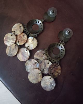 Pendientes flamenca nácar metal