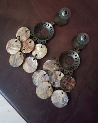 Pendientes flamenca nácar metal