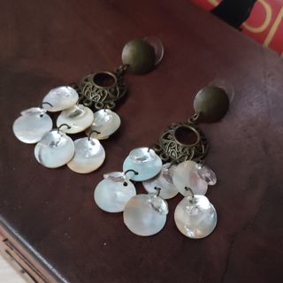 Pendientes flamenca nácar metal