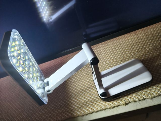 Lámpara LED portátil plegable y recargable