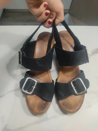 Tacones negros plataforma madera