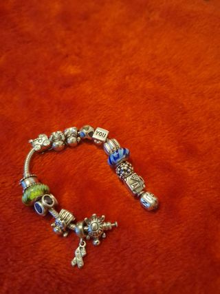 Pulsera Pandora con charms
