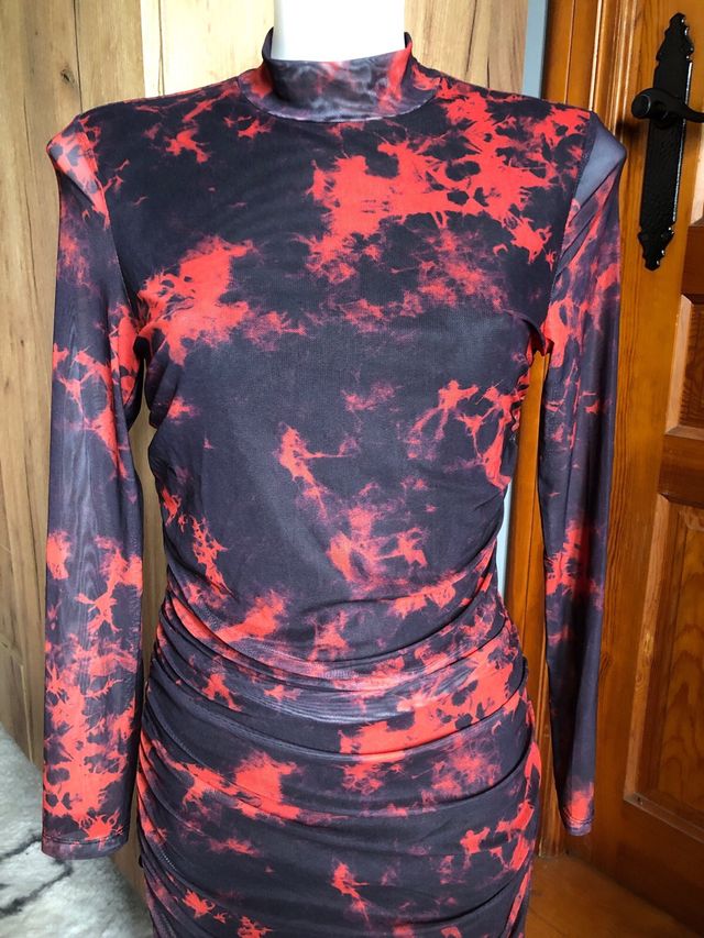 Vestido rojo y negro efecto tie-dye