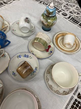 Juego de tazas de té antiguas