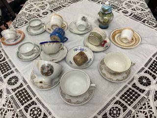 Juego de tazas de té antiguas