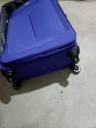 Maleta grande morada viaje 