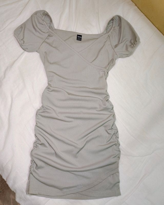 Vestido ajustado fruncido verde claro, xs