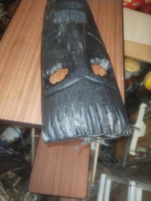 Maschera Tradizionale in Legno Scolpito 