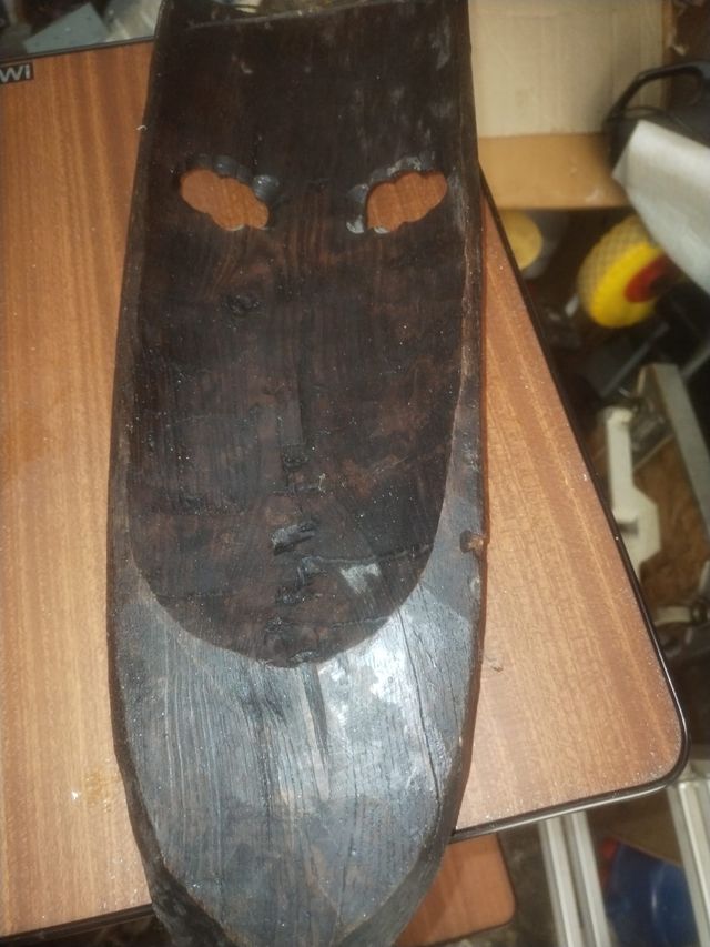 Maschera Tradizionale in Legno Scolpito 