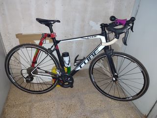 Bicicleta Cube Attain Race