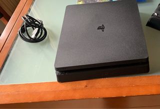 PS4 (PlayStation 4) Slim Negra