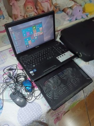Portátil TOSHIBA negro