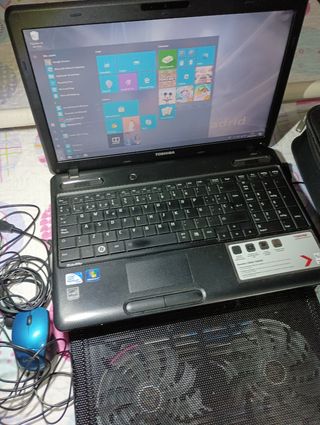 Portátil TOSHIBA negro