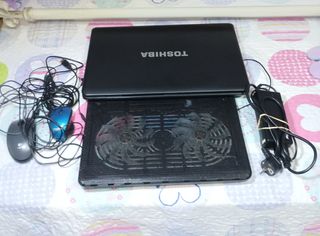 Portátil TOSHIBA negro