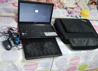 Portátil TOSHIBA negro