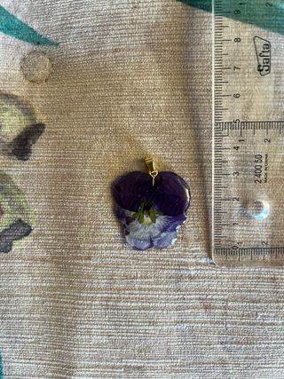 Colgante Flor Prensada - Dorado y Morado