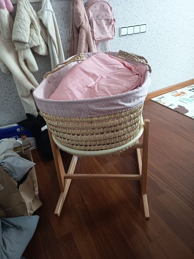 Capazo con patas y colchón